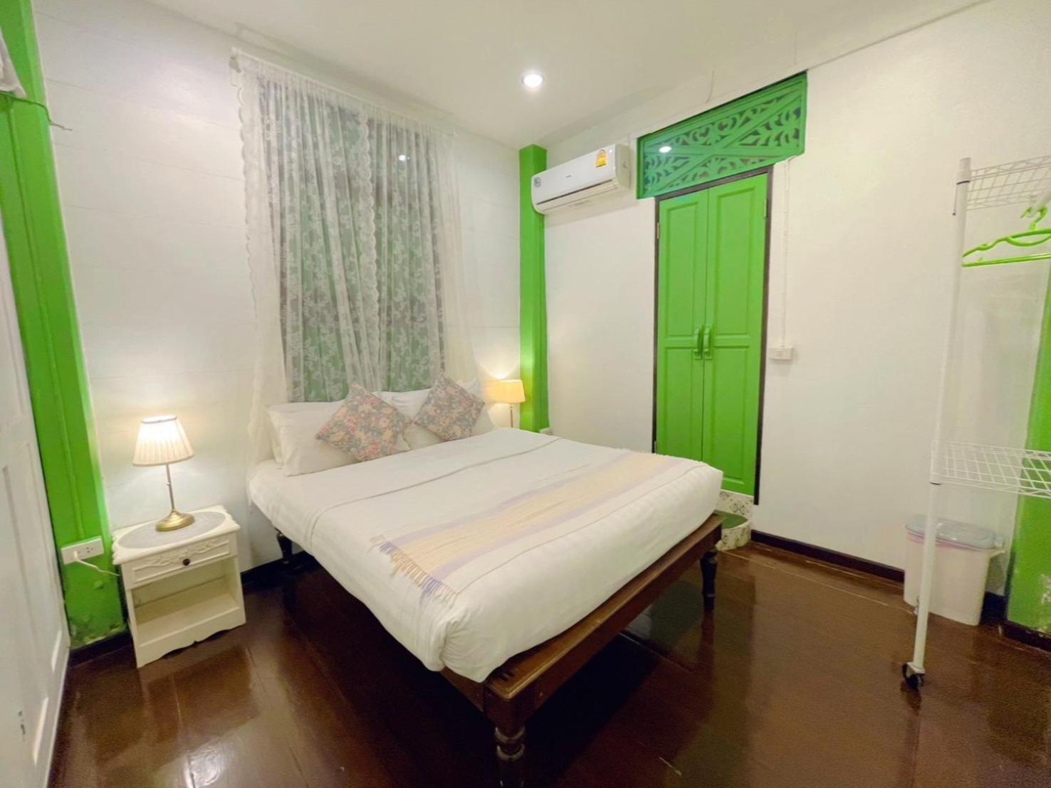 Green Teak House Bangkok Exterior photo