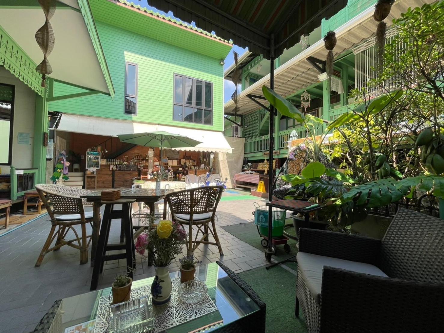 Green Teak House Bangkok Exterior photo