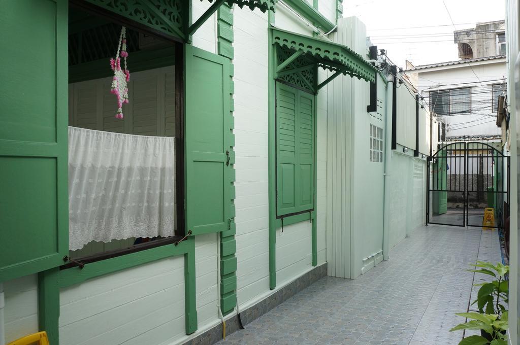 Green Teak House Bangkok Exterior photo