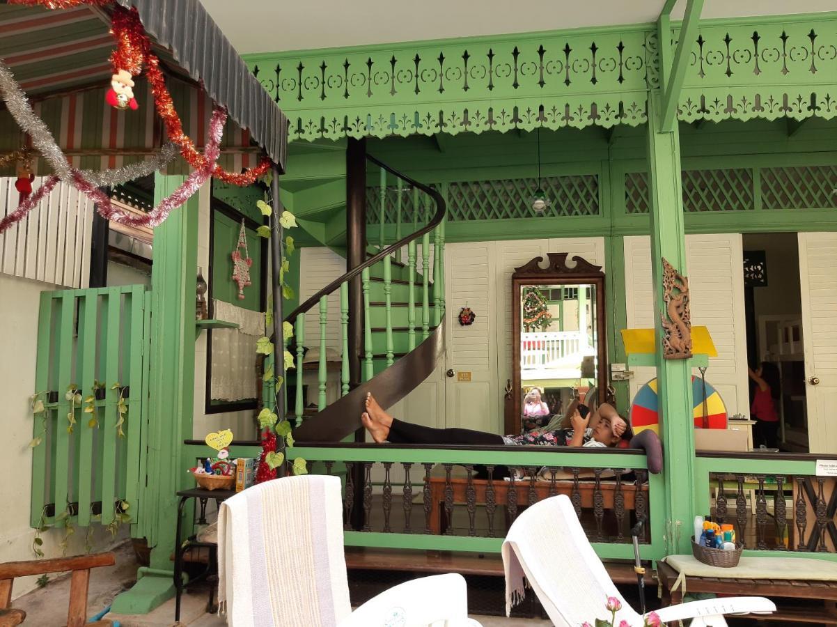 Green Teak House Bangkok Exterior photo